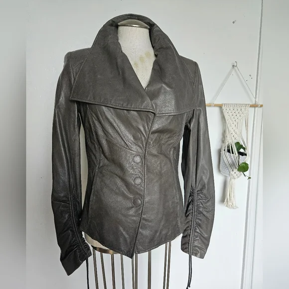 Danier leather draped avantgarde  jacket. - Picture 5 of 8